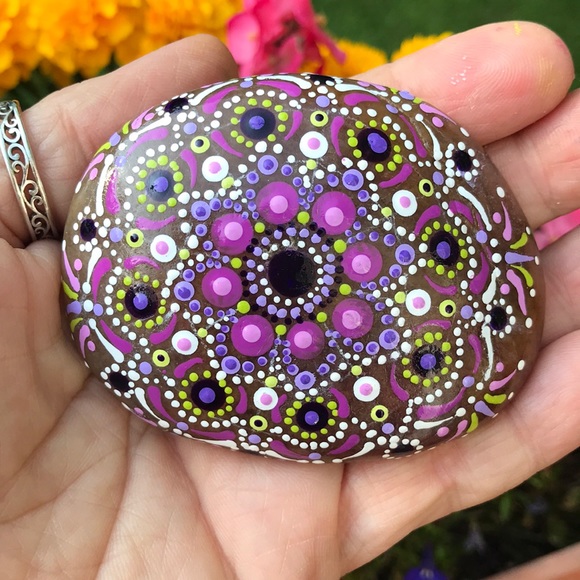 Hand Painted Mandala Stone Rock Meditation Zen - Picture 1 of 4